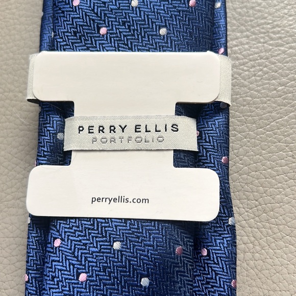 NWT Perry Ellis Portfolio 100% Silk Tie Blue Polka Dot Print - Picture 5 of 5